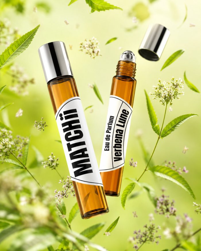 Verbena Lune é um refúgio aromático que combina o toque cítrico da verbena com notas florais sutis, criando uma fragrância revigorante, sofisticada e acolhedora — democrática, ela acompanha a rotina com graça e se adapta a diferentes momentos com sutileza.